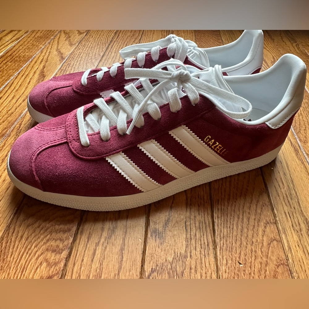 Adidas Gazelle sneaker in burgundy and white. Clean and perfect condition.